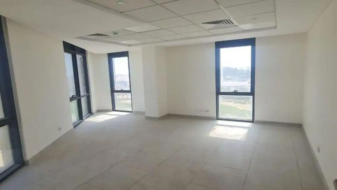 Fully finished + Acs Ready to move clinic in Sodic
