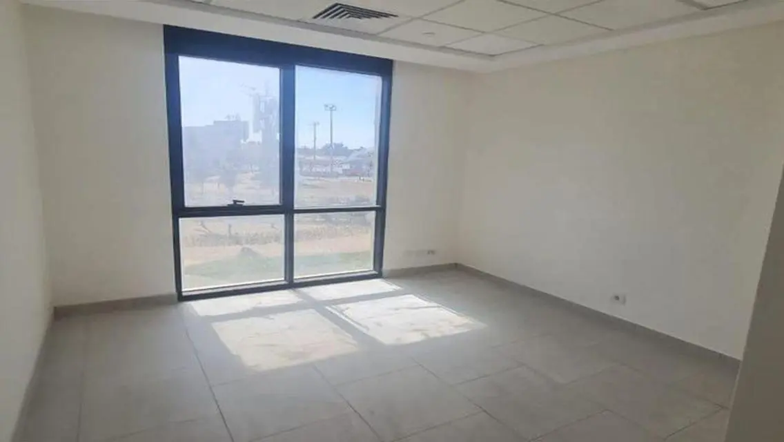 Fully finished + Acs Ready to move clinic in Sodic
