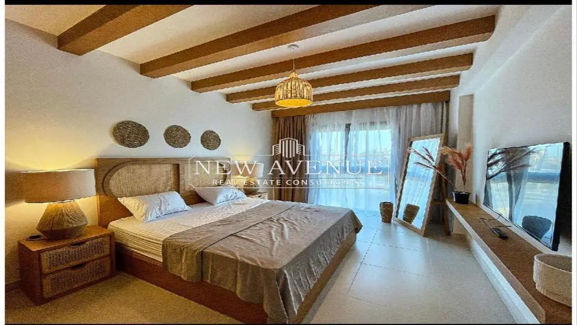شاليه مفروش بالكامل بالتكييفات بمراسي تشطيب واثاث فاخر