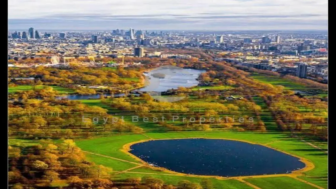 At an introductory price own townhouse in Hydepark