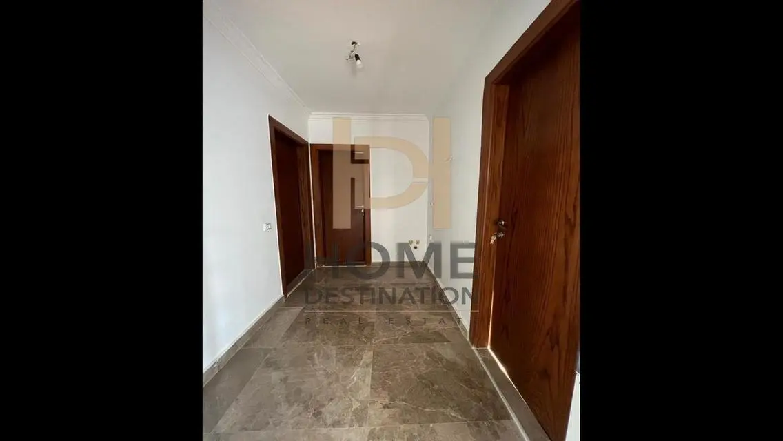 شقة للايجار في باديه اكتوبر بالمطبخ و التكيفات