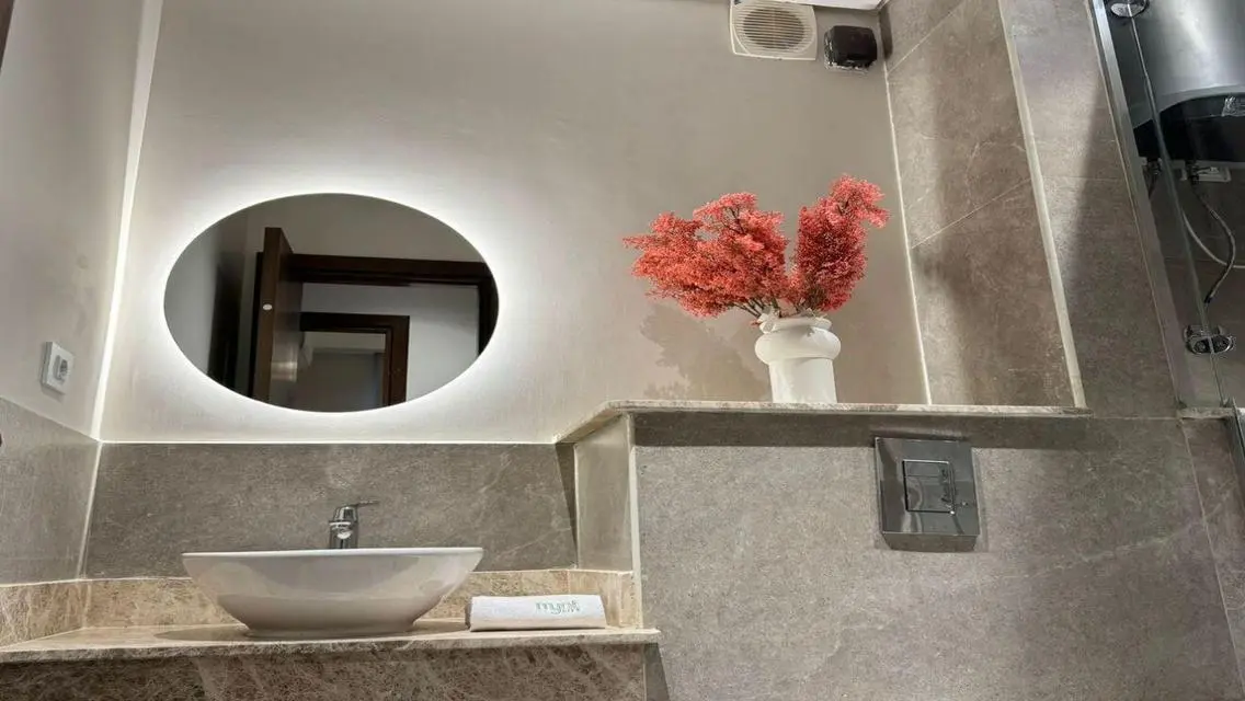 Apartment for rent with distinctive hotel furnitur