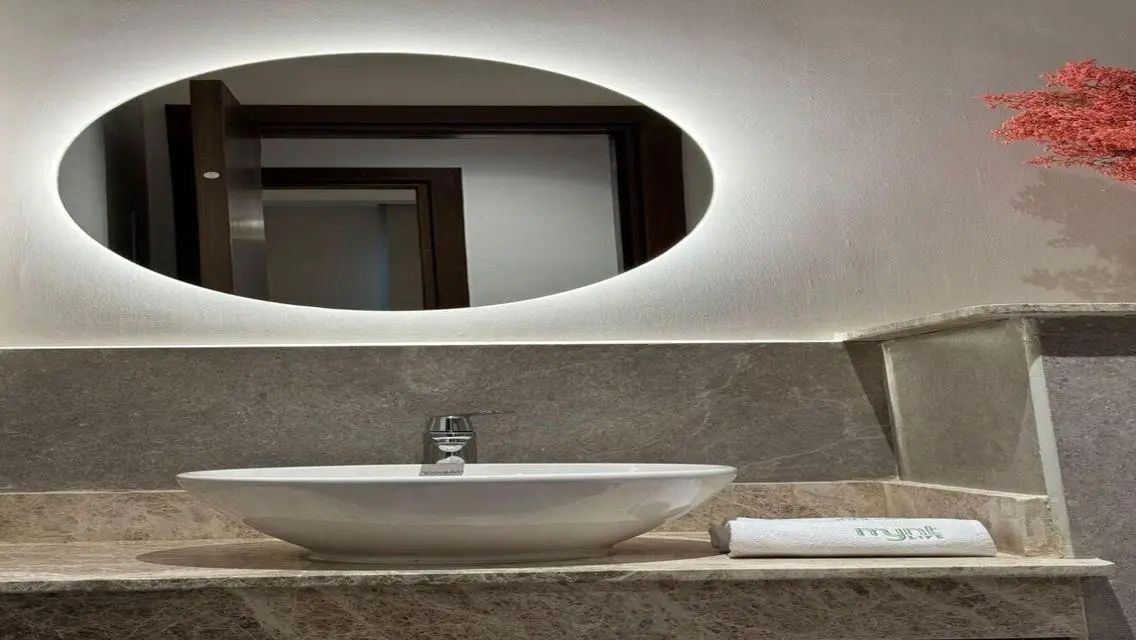 Apartment for rent with distinctive hotel furnitur