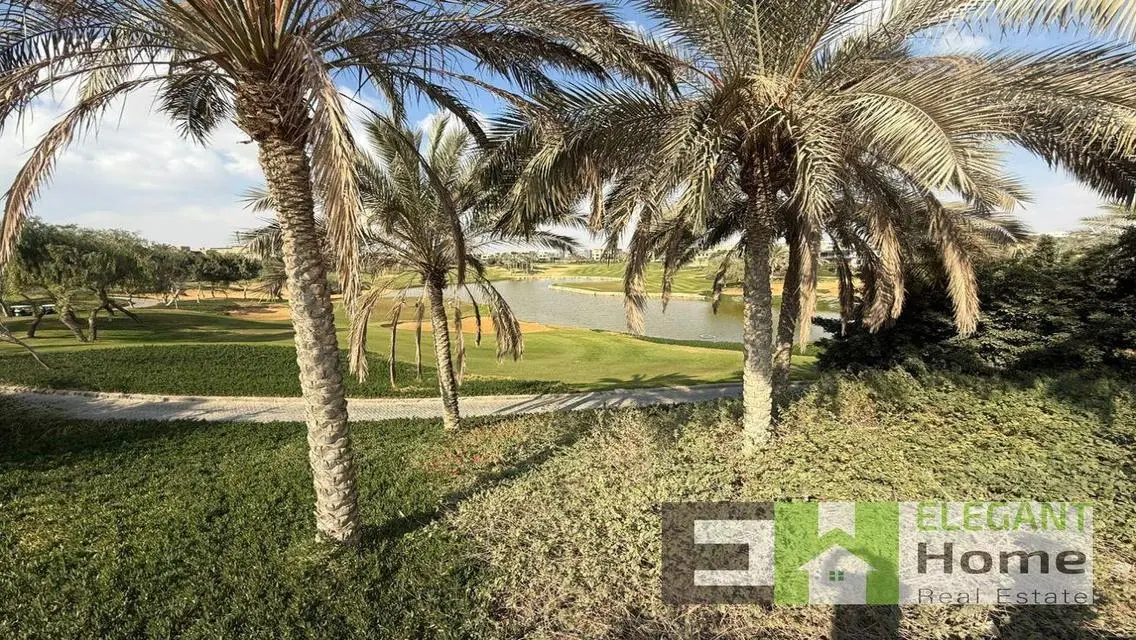 فيلا بأطلاله رائعه علي الجولف بيع في قطاميه ديونز
