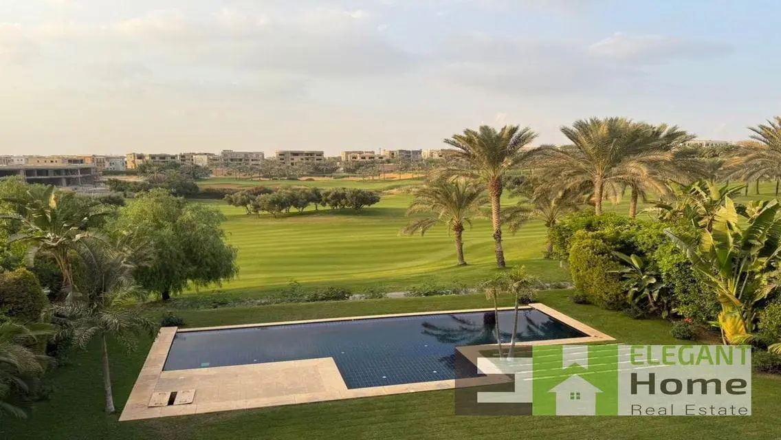 فيلا بأطلاله رائعه علي الجولف بيع في قطاميه ديونز
