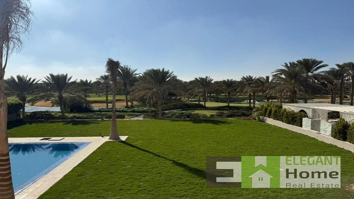 فيلا بأطلاله رائعه علي الجولف بيع في قطاميه ديونز