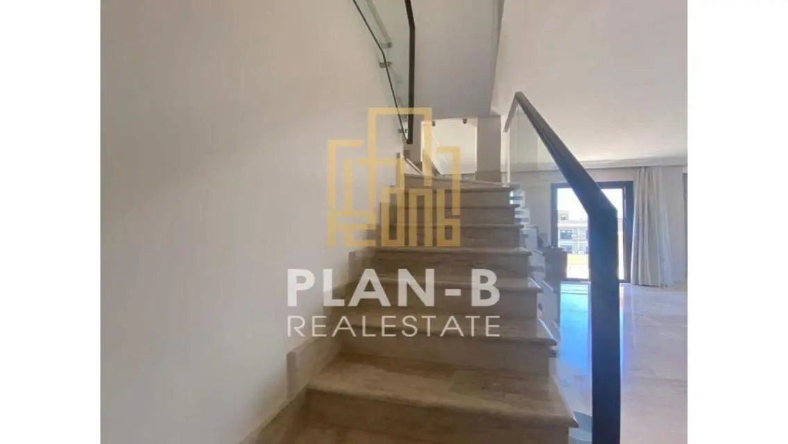 For rent penthouse with internal stairs in Casa