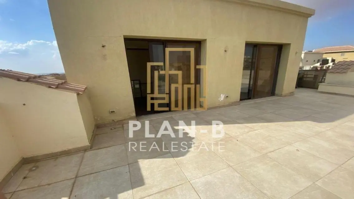For rent penthouse with internal stairs in Casa