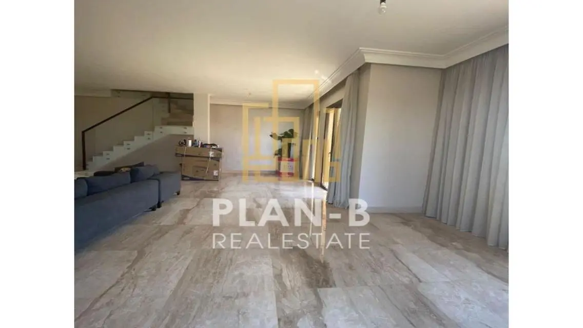 For rent penthouse with internal stairs in Casa