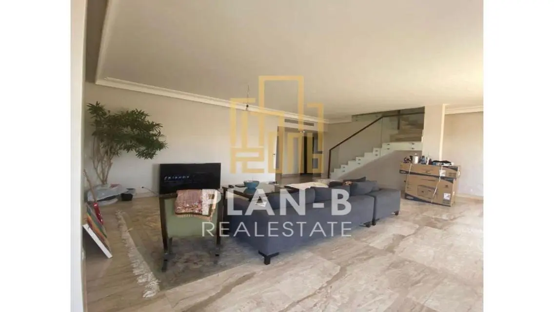 For rent penthouse with internal stairs in Casa