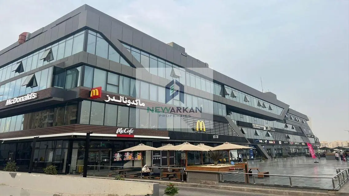 مكتب للايجار متشطب وبالتكيفات بالقرب من سعودى