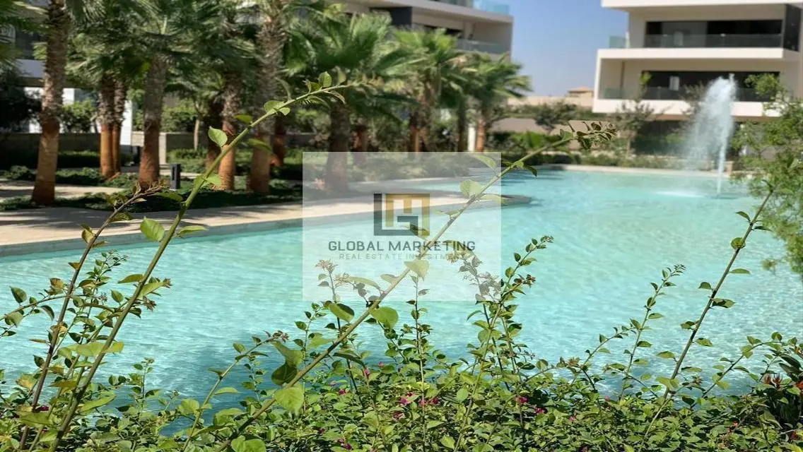 شقه تشطيب فاخر بحمام سباحه للايجار ف ليك فيو