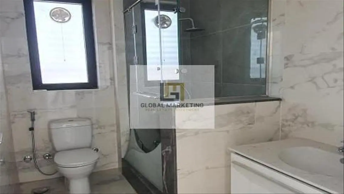 شقه تشطيب فاخر بحمام سباحه للايجار ف ليك فيو