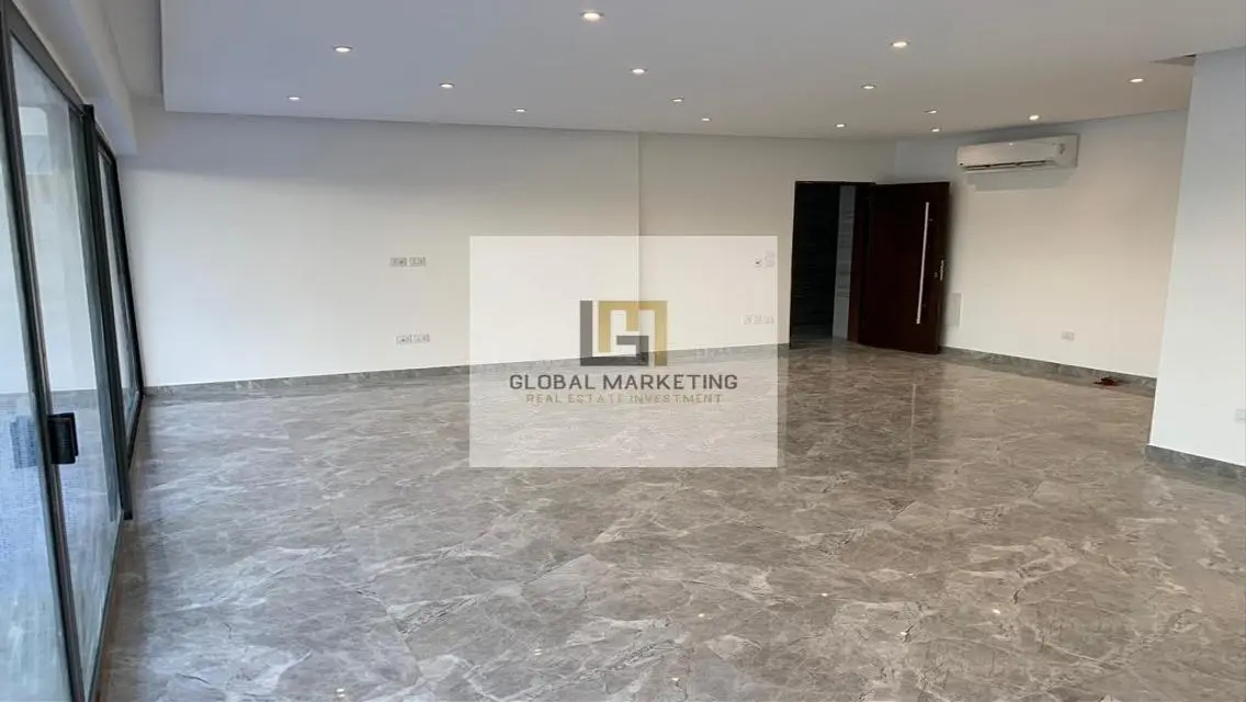 شقه تشطيب فاخر بحمام سباحه للايجار ف ليك فيو
