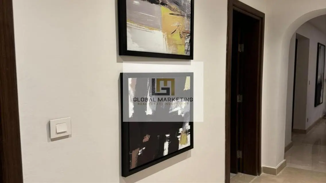 Furnished apartment for rent, hotel-style, ultra