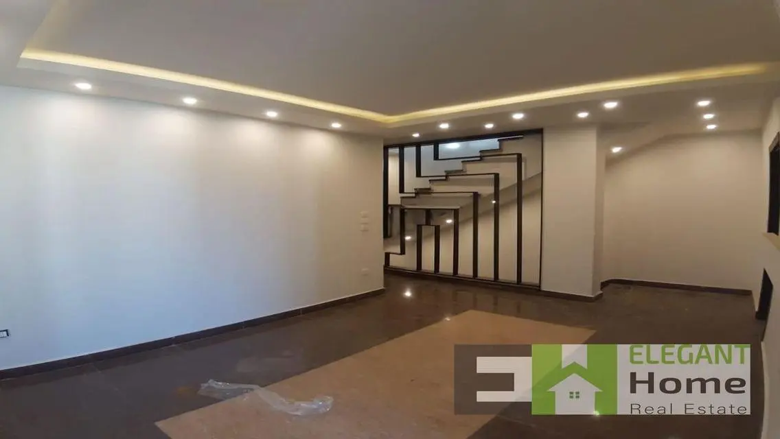 Semi furnished I-villa roof for rent in MVHP