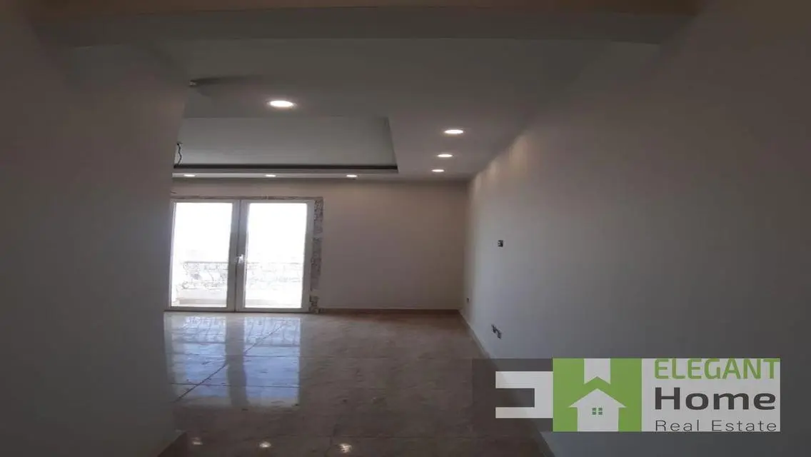Semi furnished I-villa roof for rent in MVHP