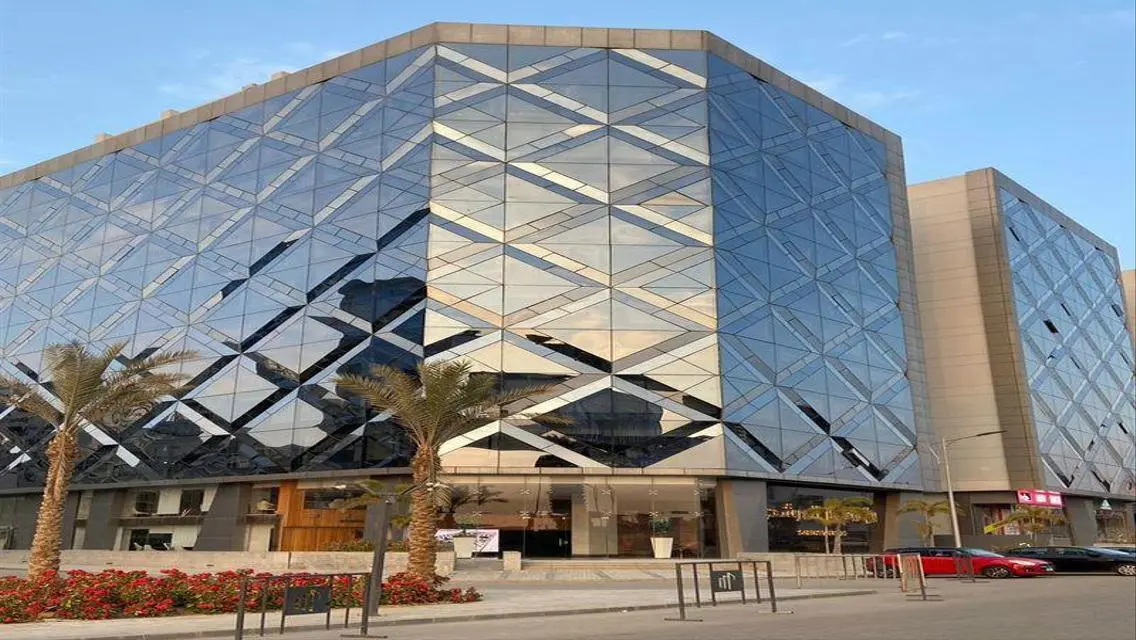 مكتب للايجار فى وان قطامية بالتكييفات بسعر مميز