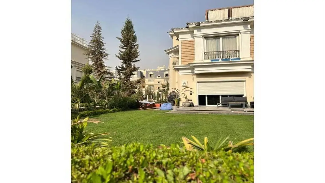 Own a twinhouse -inst over 10 years- in Hyde Park