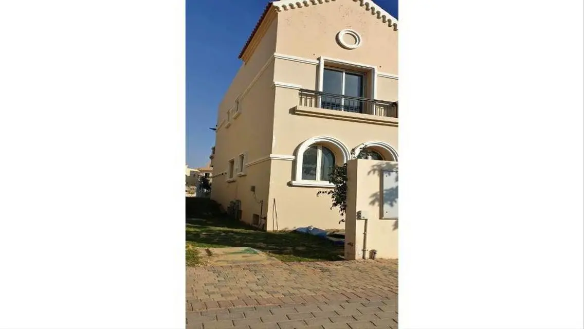 Own a twinhouse -inst over 10 years- in Hyde Park