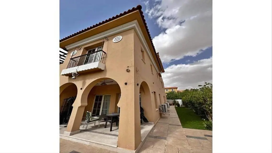 Own a twinhouse -inst over 10 years- in Hyde Park