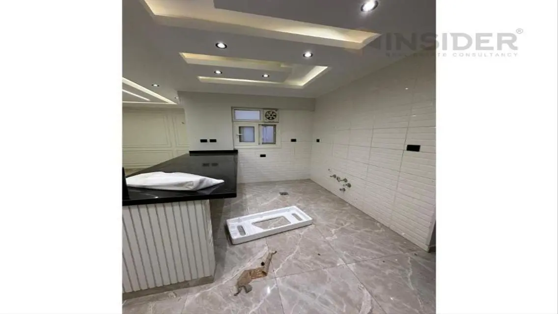 Luxury Apartment with Stunning Lake View