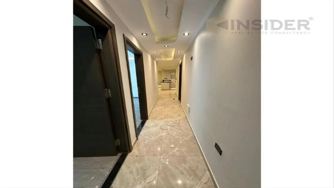 Luxury Apartment with Stunning Lake View