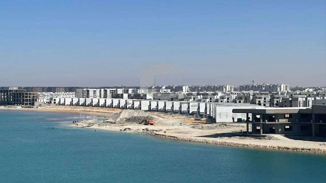 Fully Finished apartment direct on the lagoon