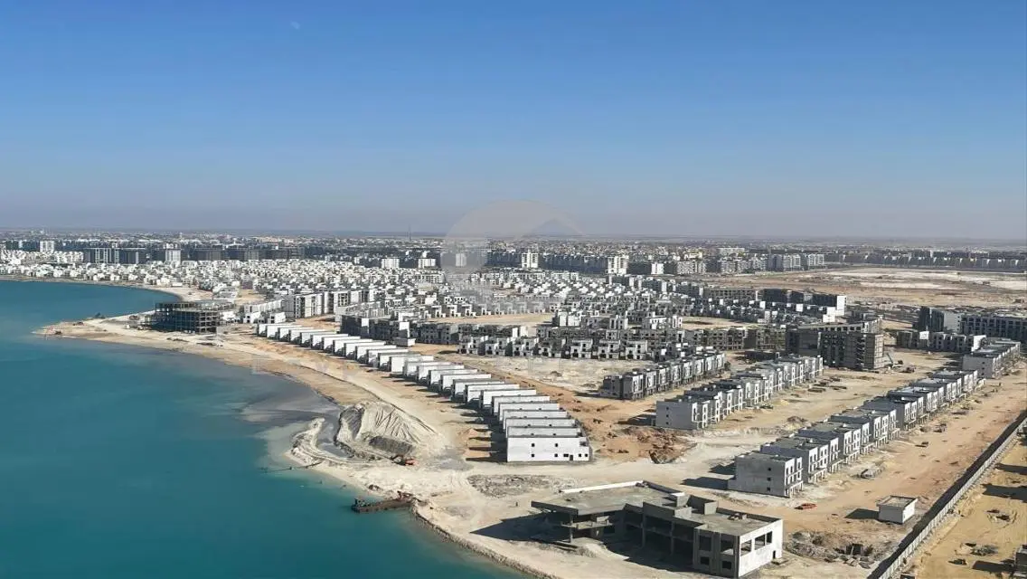 Fully Finished apartment direct on the lagoon