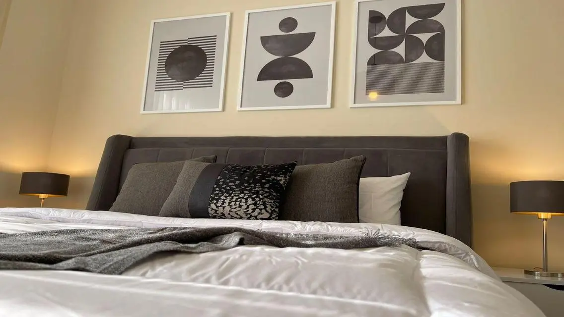Fully Furnished Apartment for rent in 90 avenue  .