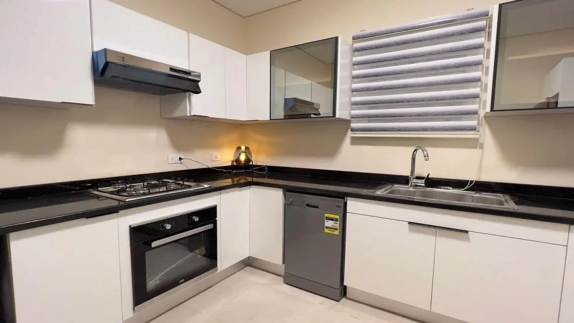 Fully Furnished Apartment for rent in 90 avenue  .