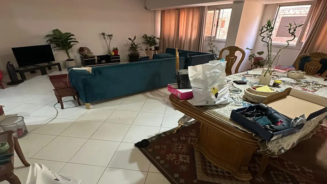 شقة للايجار المعادى متفرع من شارع النصر ٣ غرف فاضى