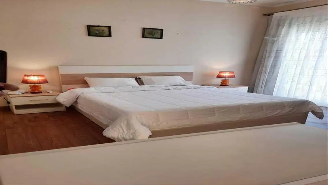 Furnished Apartment for rent in 90 Avenue