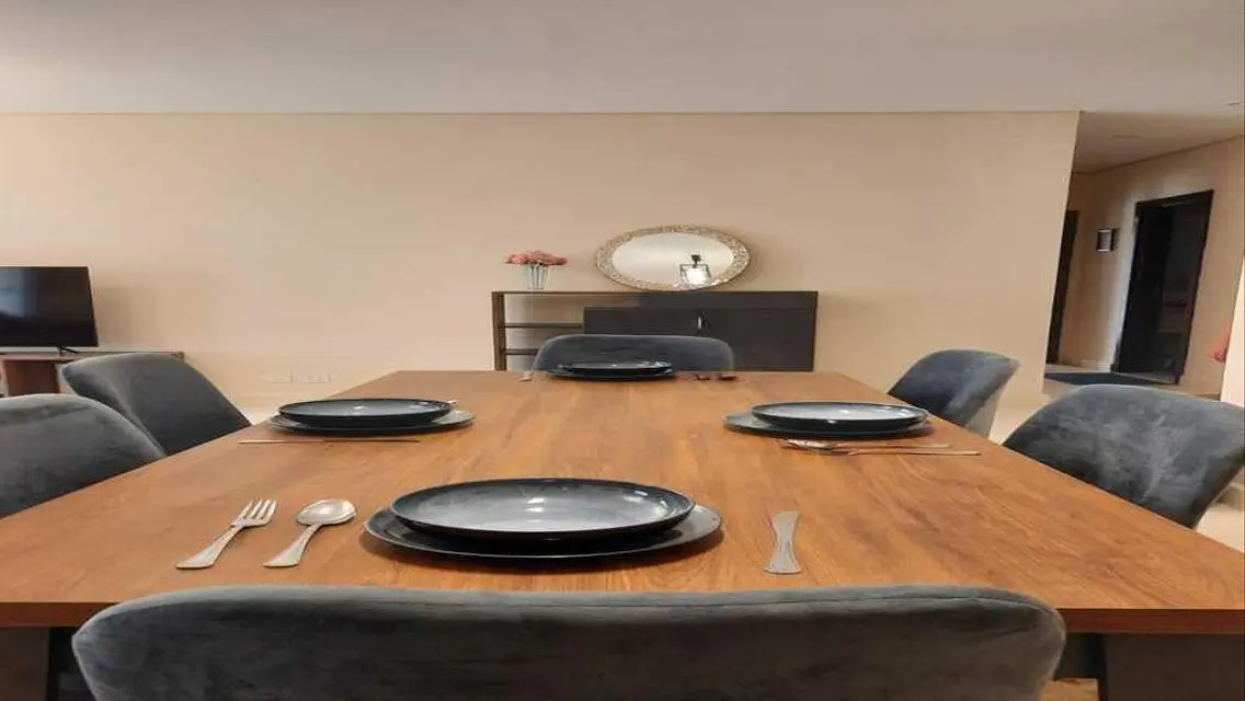 Furnished Apartment for rent in 90 Avenue
