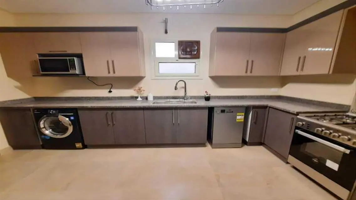 Furnished Apartment for rent in 90 Avenue