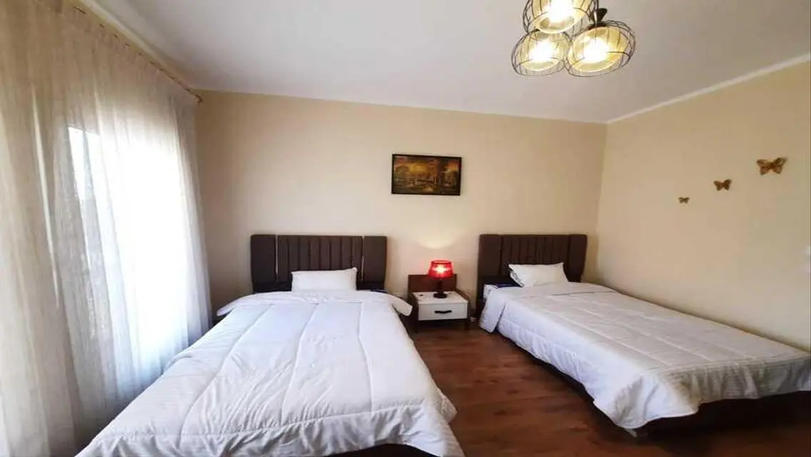 Furnished Apartment for rent in 90 Avenue