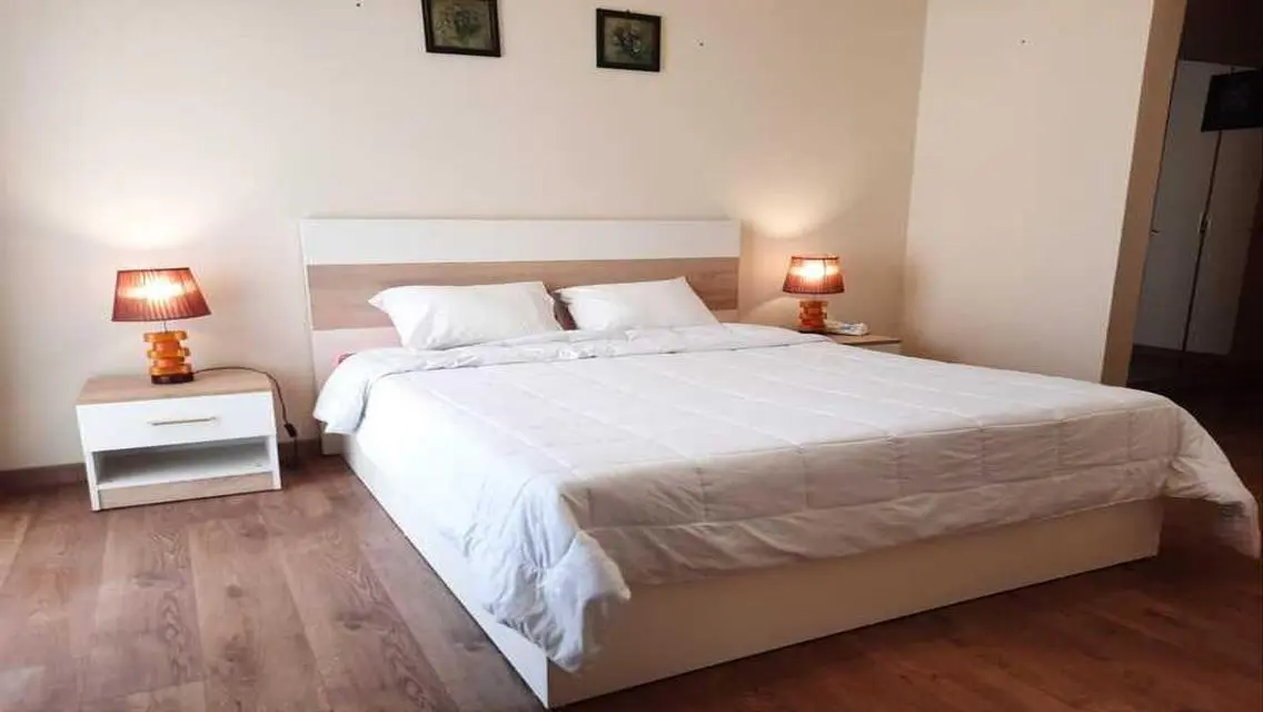 Furnished Apartment for rent in 90 Avenue