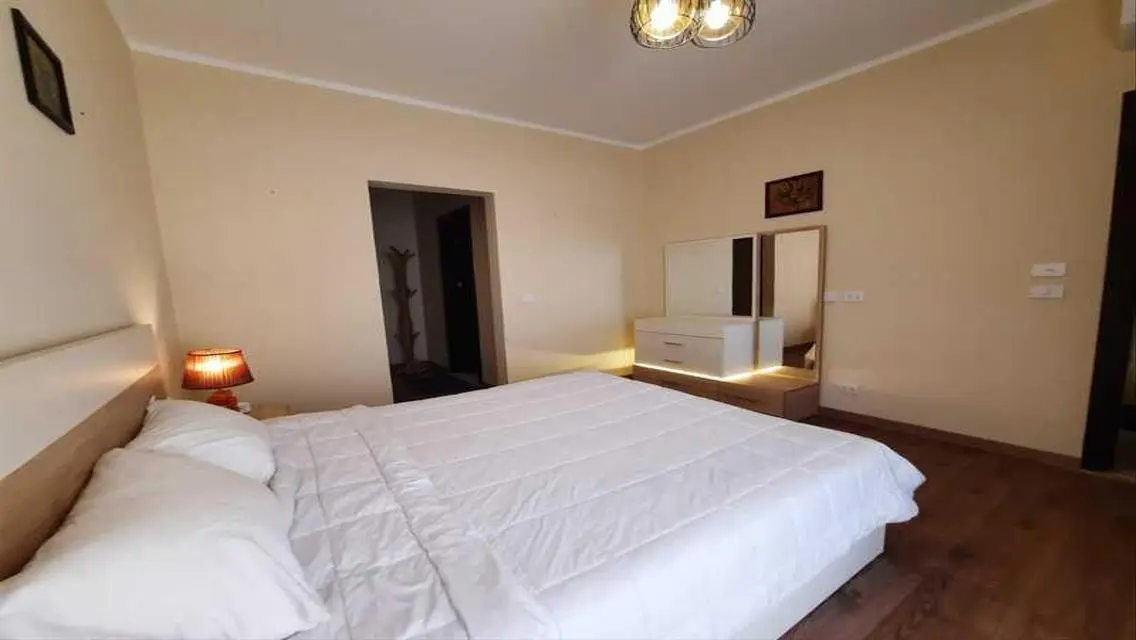 Furnished Apartment for rent in 90 Avenue