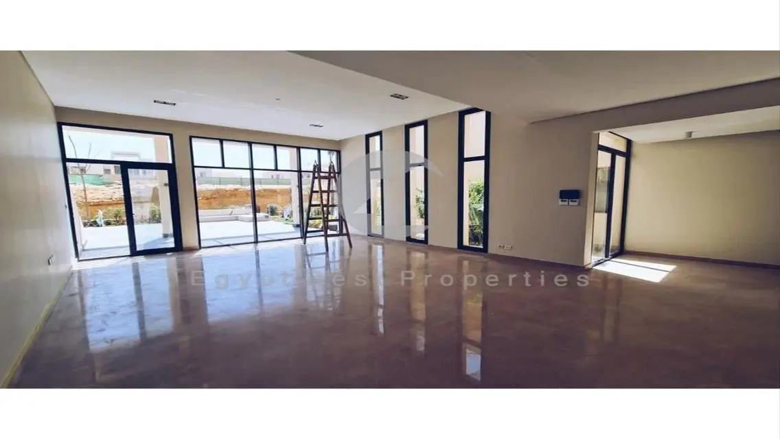 Town House 211 sqm in Owest 4 Bed Prime Location.!