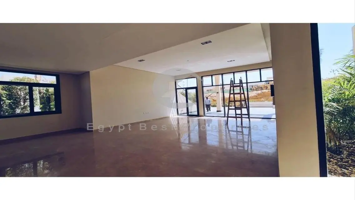 Town House 211 sqm in Owest 4 Bed Prime Location.!