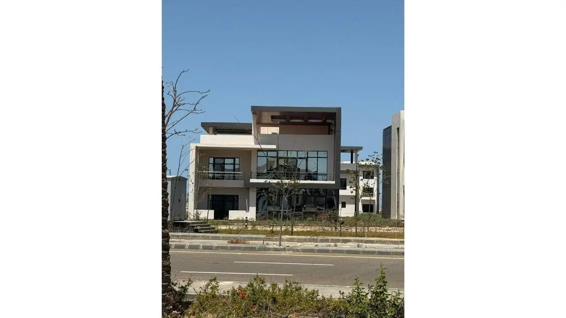The Pearl 121 - Luxurious Property with All Amenities