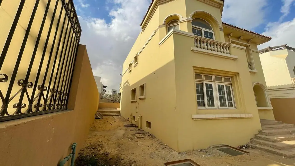 Lowest Price For Villa With BASEMENT in Hyde Park