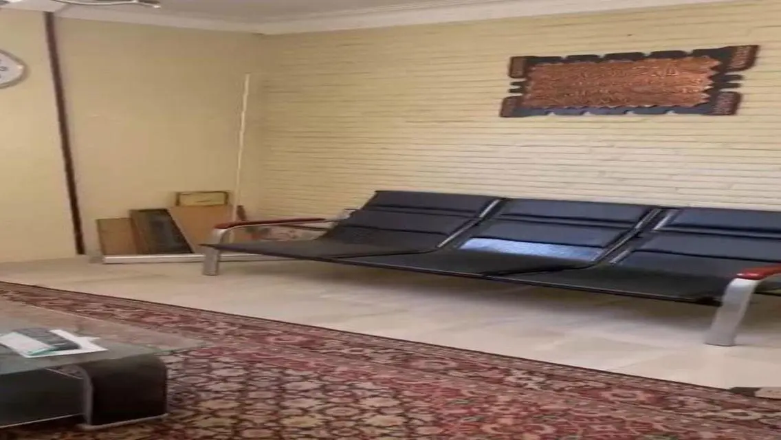 عيادة للايجار 95م تشطيب سوبر لوكس روكسي موقع مميز