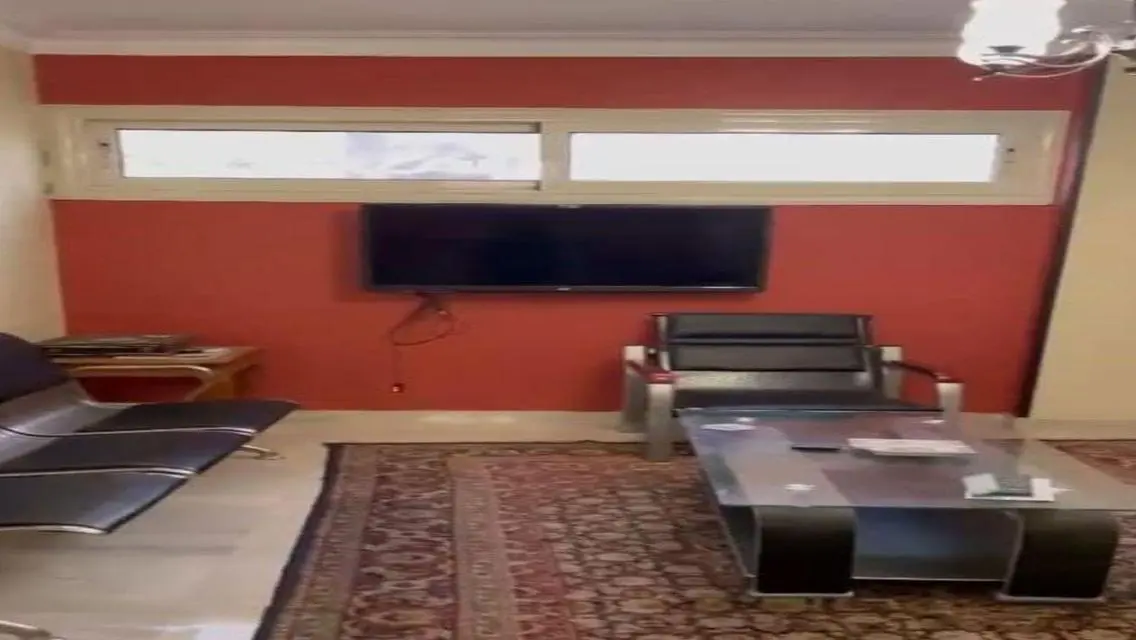 عيادة للايجار 95م تشطيب سوبر لوكس روكسي موقع مميز