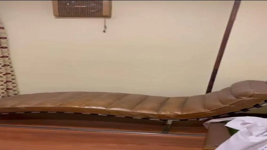 عيادة للايجار 95م تشطيب سوبر لوكس روكسي موقع مميز