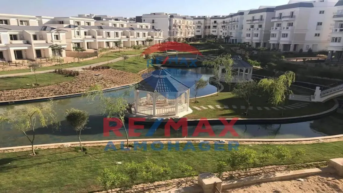 شقة فاخرة بمساحة واسعة في منطقة مميزة