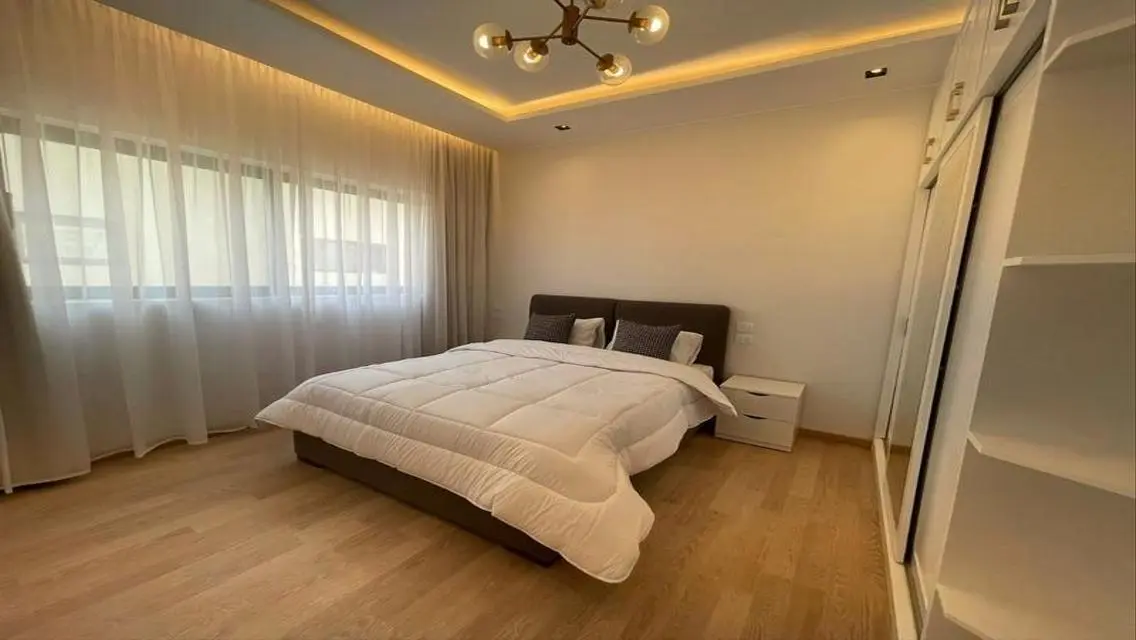 Fully furnished apartment for rent in Lake View