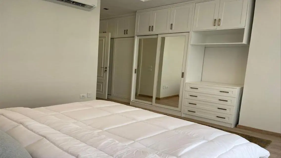 Fully furnished apartment for rent in Lake View