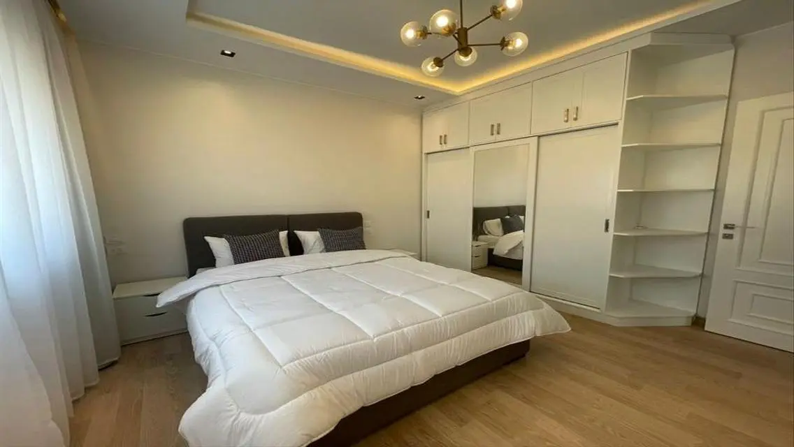 Fully furnished apartment for rent in Lake View