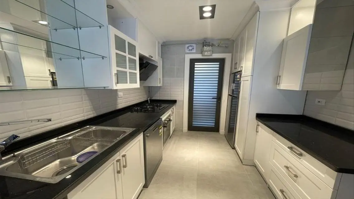 Fully furnished apartment for rent in Lake View
